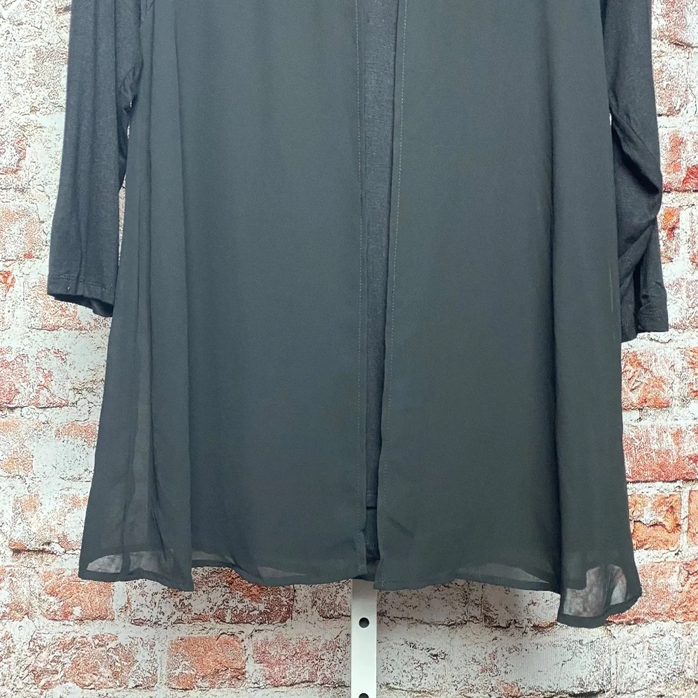 NWT Ava James Womenʻs Black Long Sleeve Scoop Neck Blouse Medium